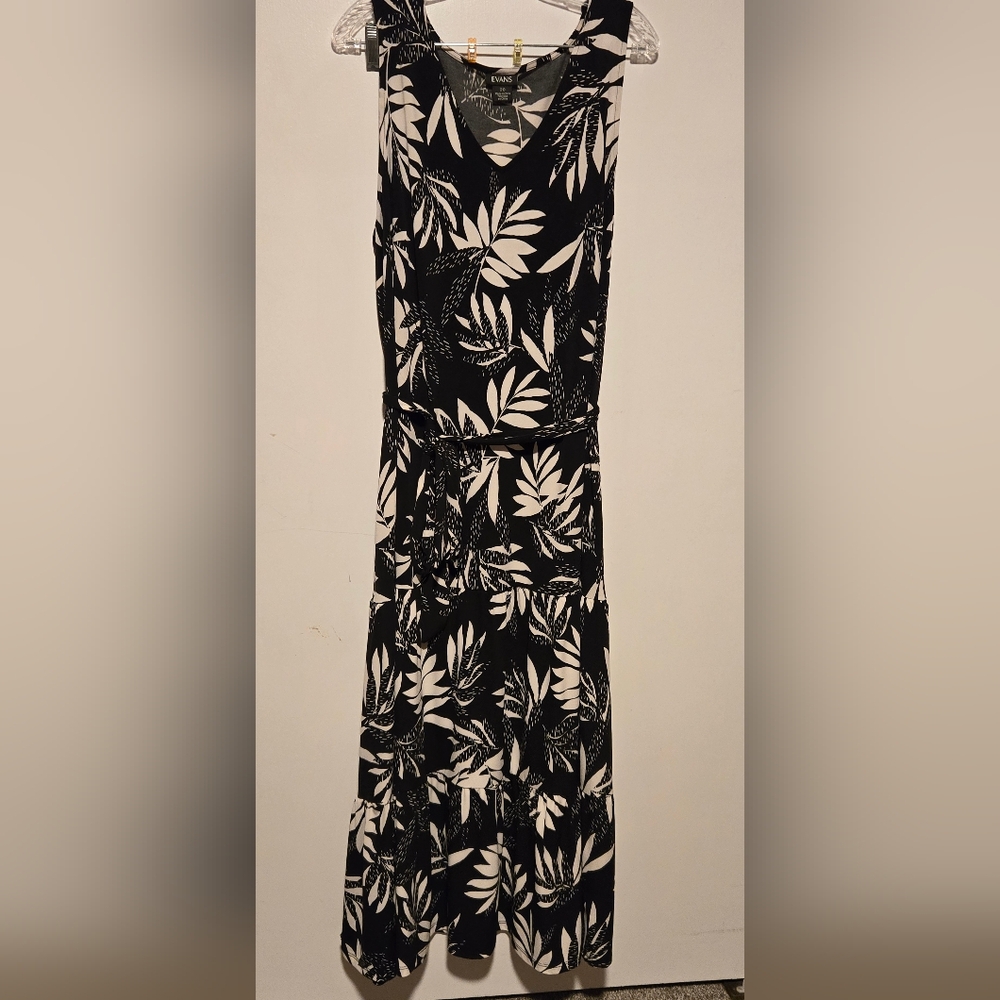 Black and White Floral Dress Size 20W